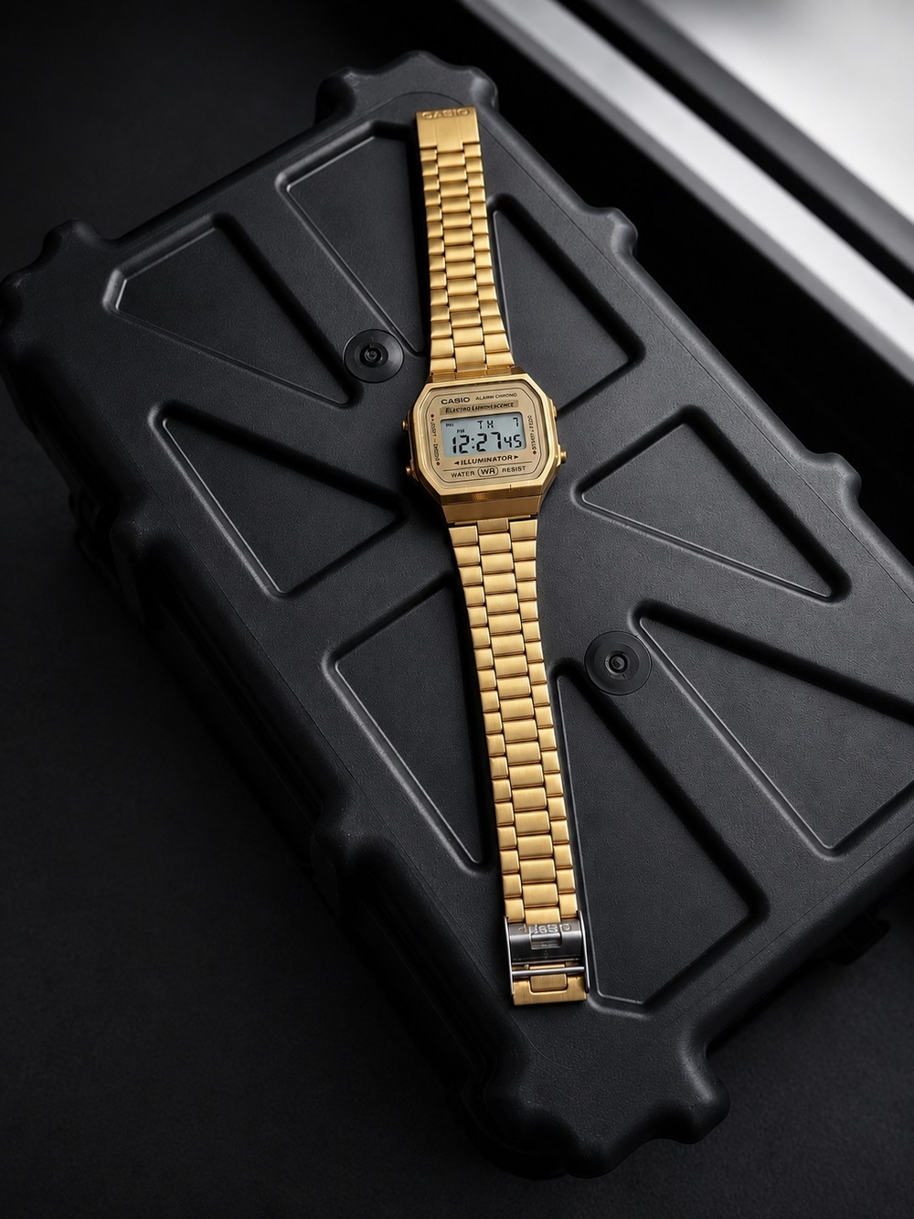 Casio Vintage Men's A168WG-9VT digital watch in Gold W/ stainless steel band